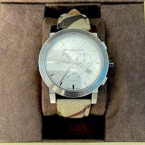 Burberry The City Silver Dial Haymarket Check Fabric Unisex Watch BU9360